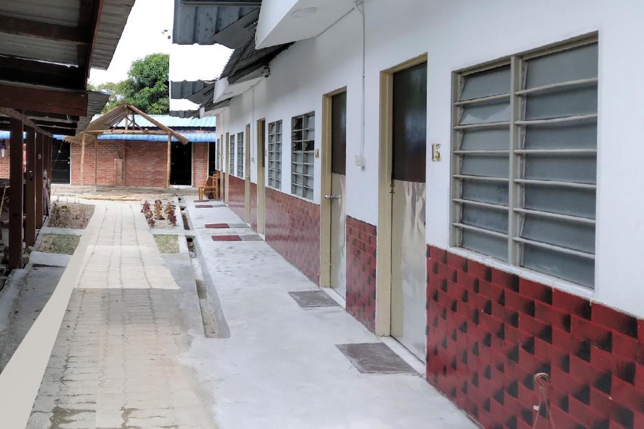 Oyo 90176 D'Cruz Sunrise Villa Pantai Cenang  Eksteriør billede
