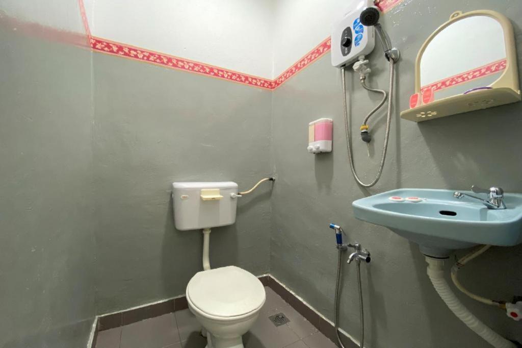 Oyo 90176 D'Cruz Sunrise Villa Pantai Cenang  Eksteriør billede
